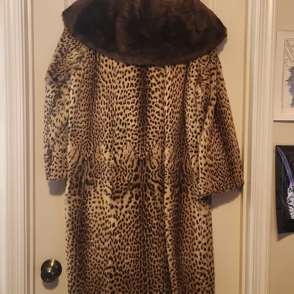 Vintage Fur Coat - Picture 5 of 10
